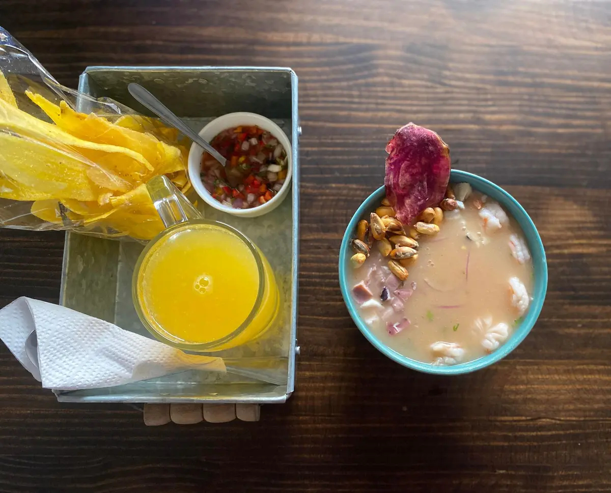 Ceviche Clásico En Combo( chifles y jugo)