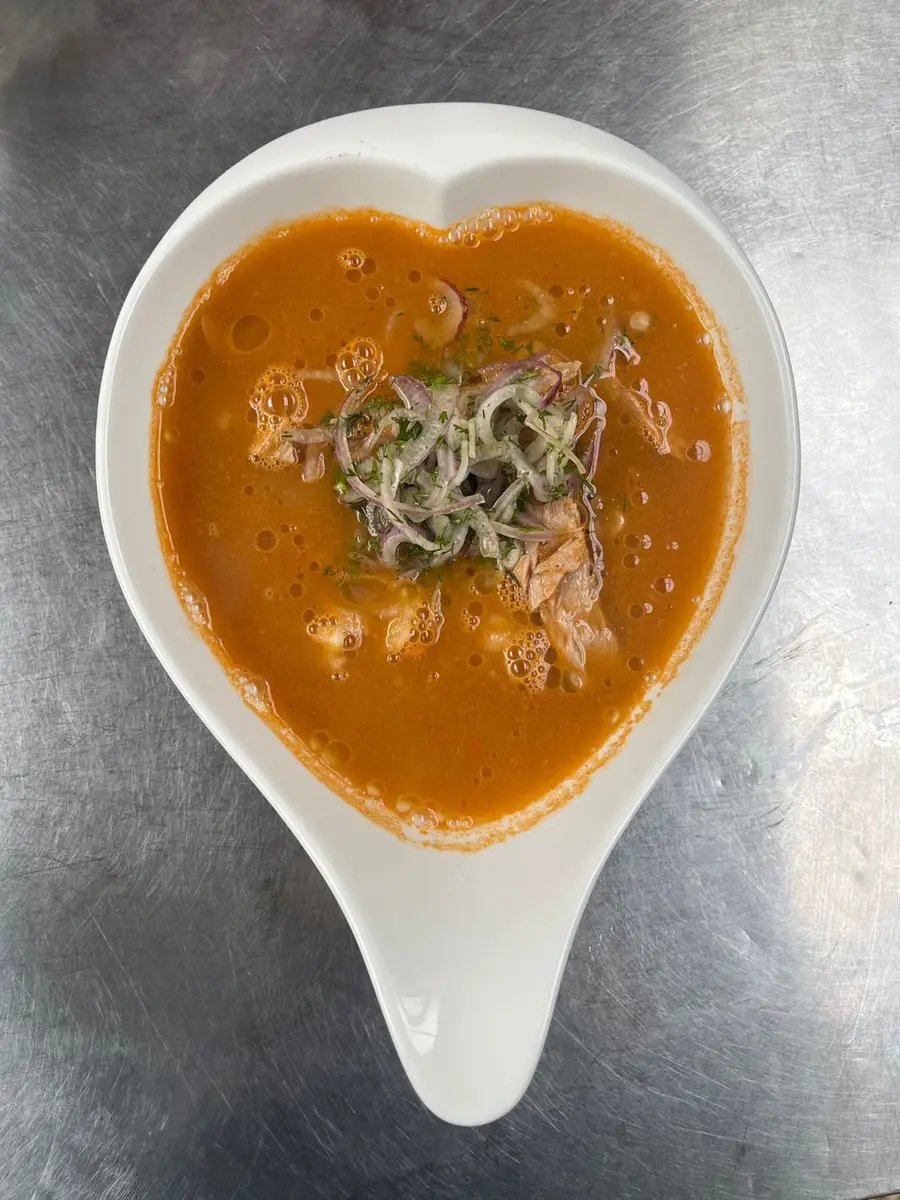 Encebollado Agrandado en combo( chifles y jugo)